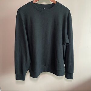 UNIQLO green crewneck sweater in Medium!